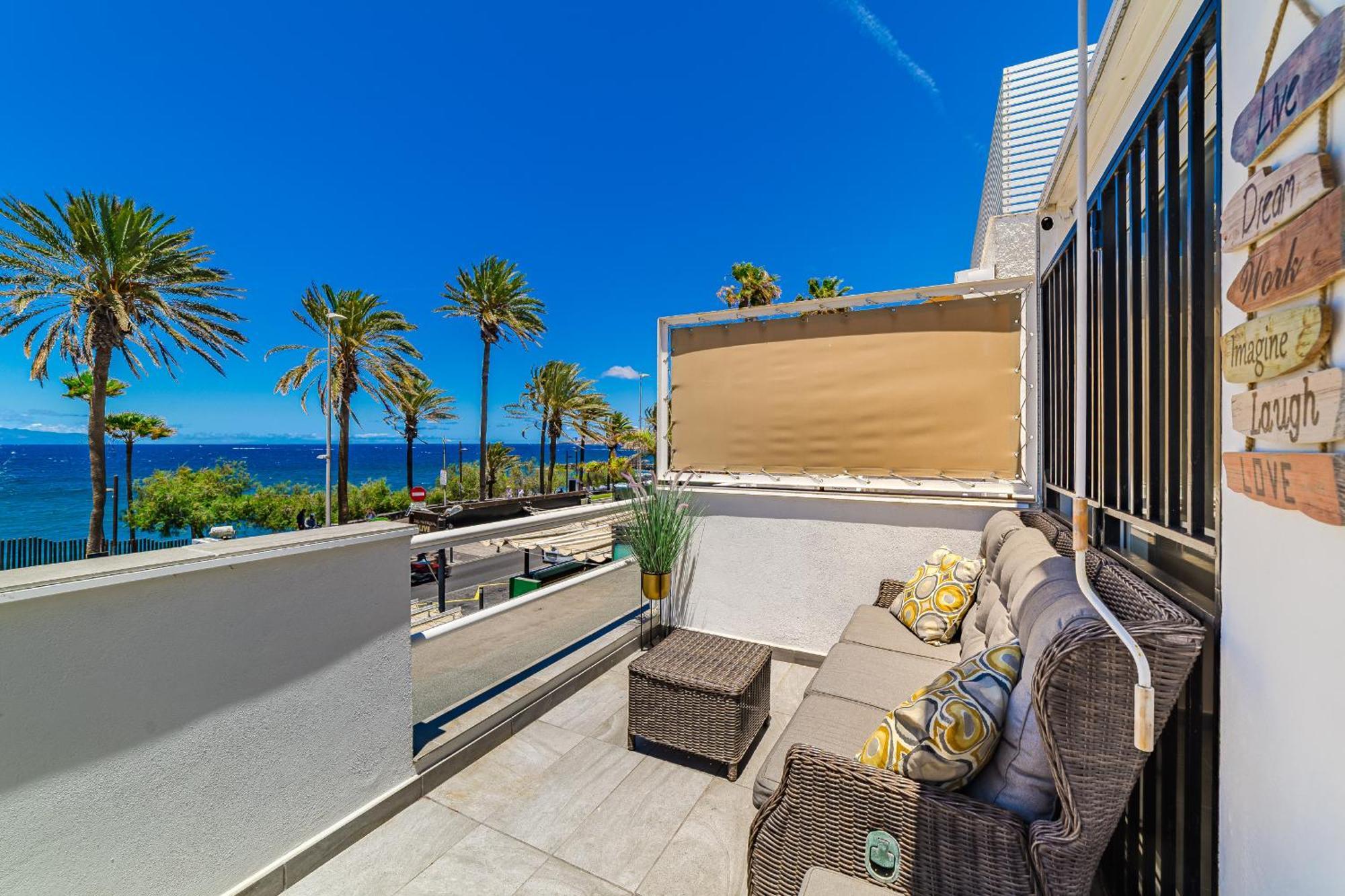 Front Of A Beach Aircon Las Americas Costa Adeje Playa de las Americas  Exterior photo